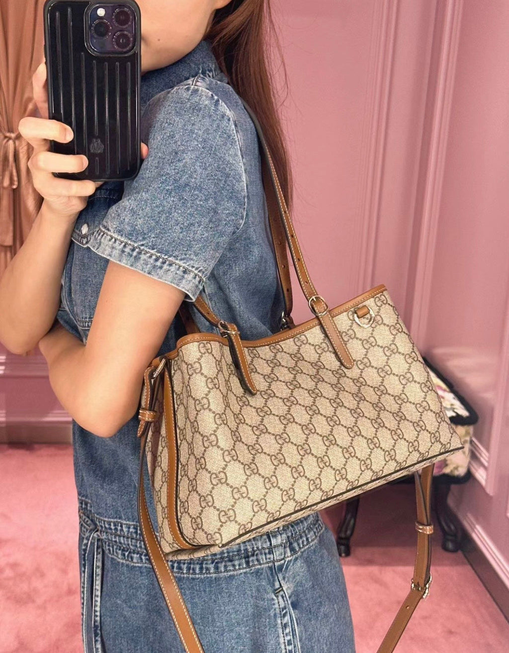 Gucci Emblem Small Tote Bag-815214