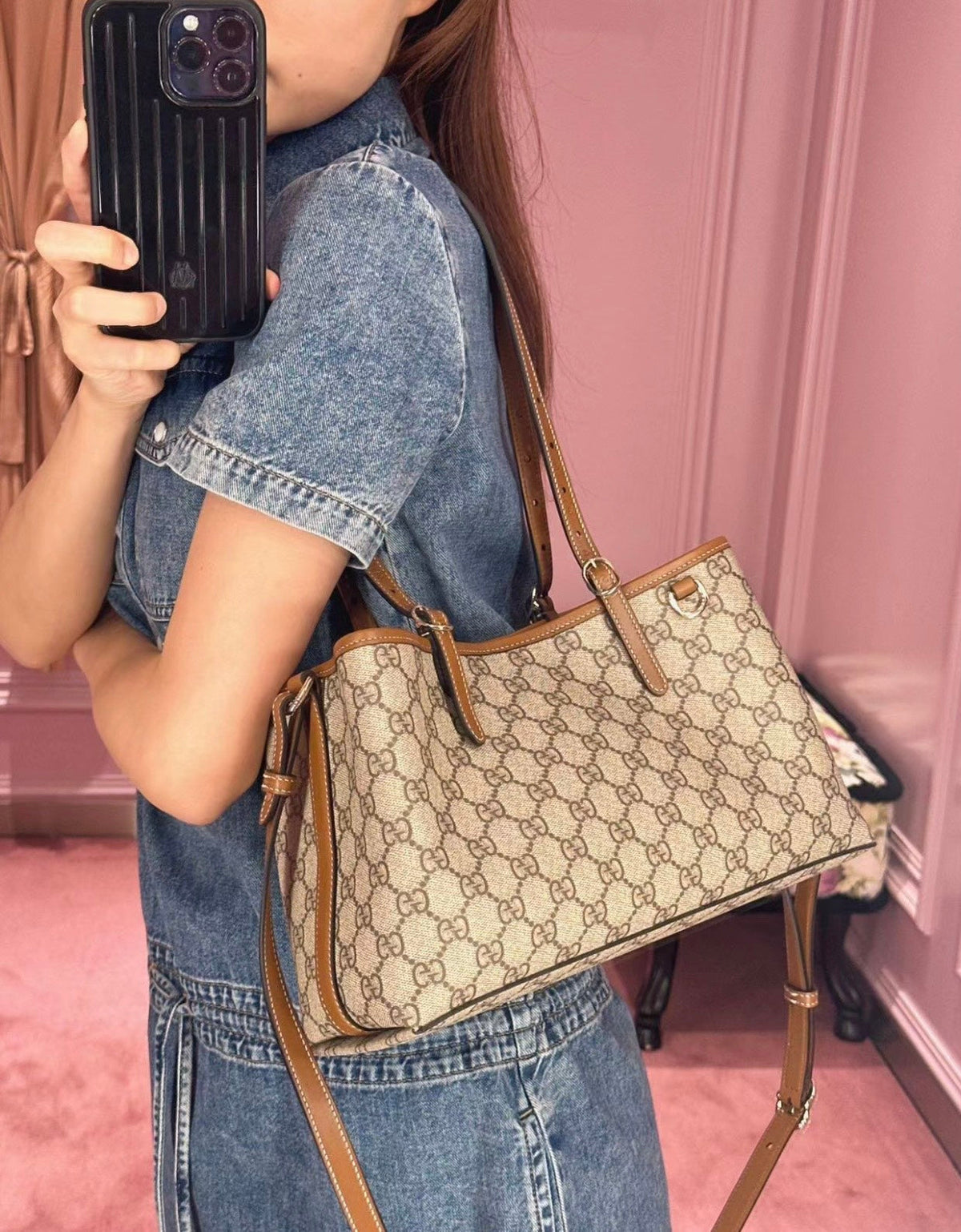 Gucci Emblem Small Tote Bag-815214